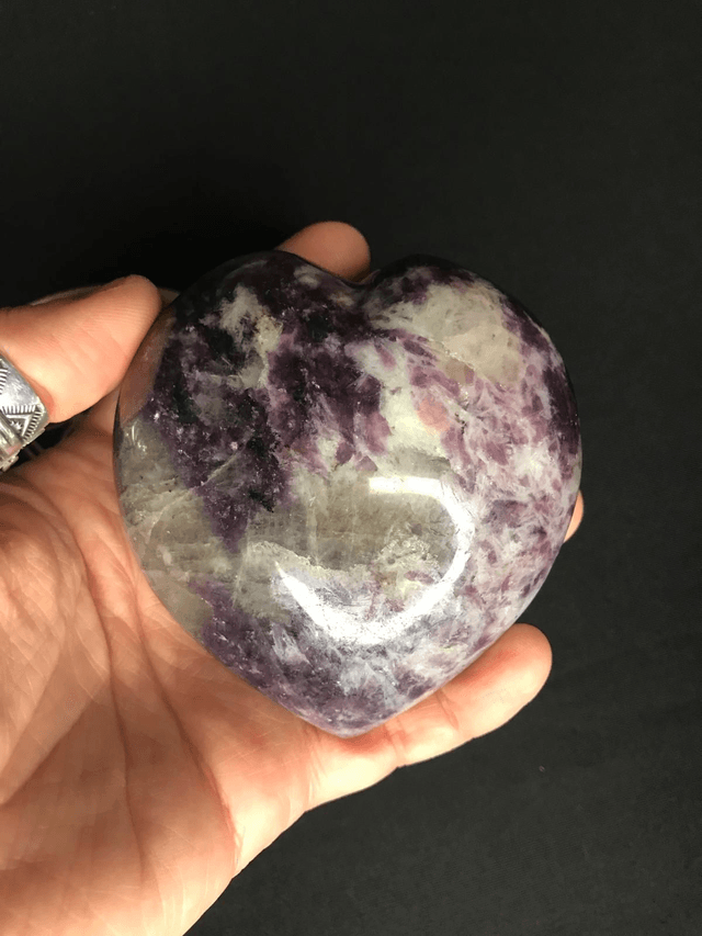 LEPIDOLITE avec Tourmaline Rose - Galet Cœur [Madagascar]