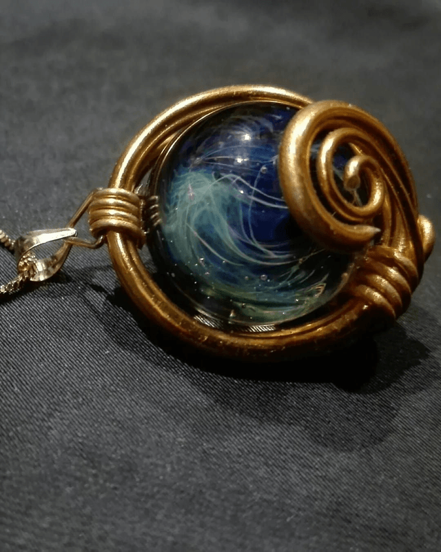Pendentif Bille Verre Cosmique - BIJOU ARTISANAL - "La Tête dans les Etoiles" [Modèle D]