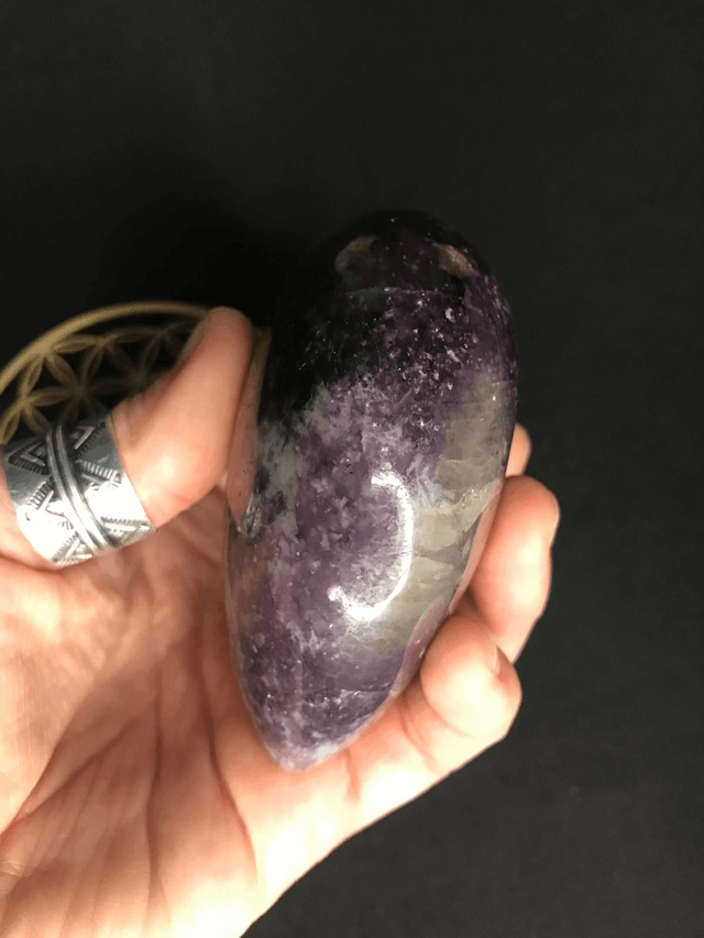 LEPIDOLITE avec Tourmaline Rose - Galet Cœur [Madagascar]