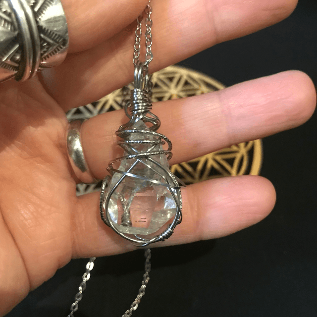 Pendentif QUARTZ ENHYDRO - BIJOU ARTISANAL Gamme "DANA" - [fils et chaîne INOX]