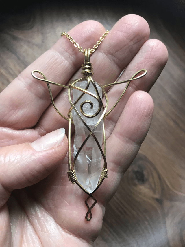 Pendentif QUARTZ LEMURIEN - BIJOU ARTISANAL Gamme "DANA" - [fils laiton et chaîne INOX]