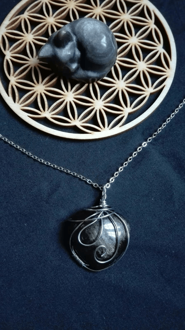 Pendentif OBSIDIENNE Dorée - BIJOU ARTISANAL Gamme "DANA" - [fils et chaîne inox]