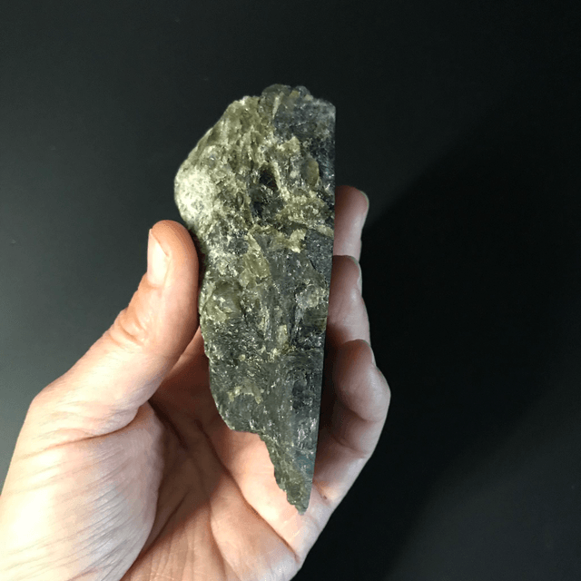 LABRADORITE BLEUE- Brut semi-polie [MADAGASCAR]