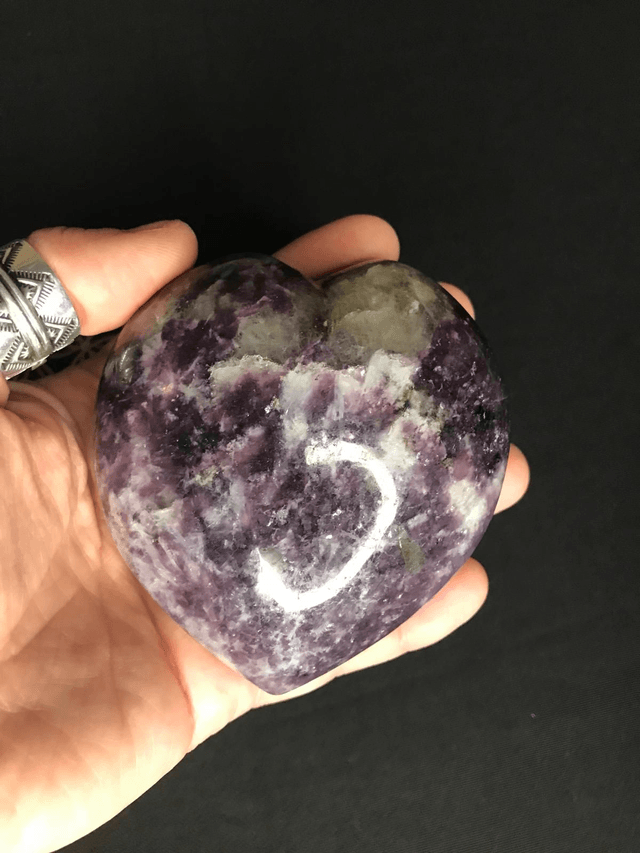 LEPIDOLITE avec Tourmaline Rose - Galet Cœur [Madagascar]