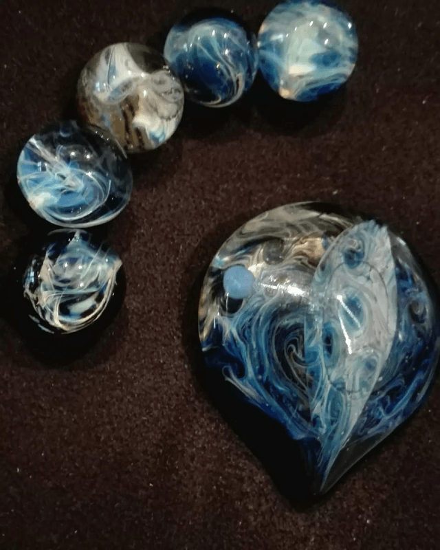 Pendentif Bille Verre Cosmique - BIJOU ARTISANAL - "La Tête dans les Etoiles" [Modèle D]