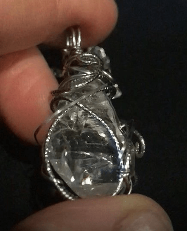 Pendentif QUARTZ ENHYDRO - BIJOU ARTISANAL Gamme "DANA" - [fils et chaîne INOX]