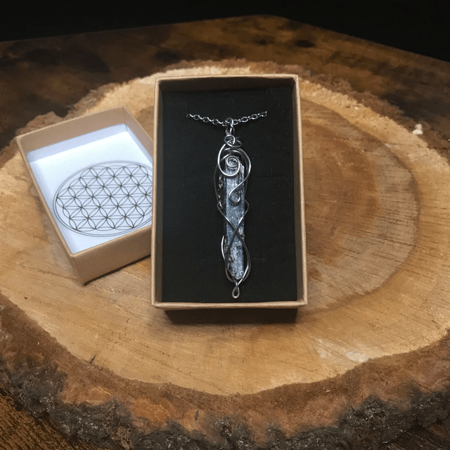 Pendentif KYANITE - BIJOU ARTISANAL Gamme "DANA" - [fils et chaîne inox]