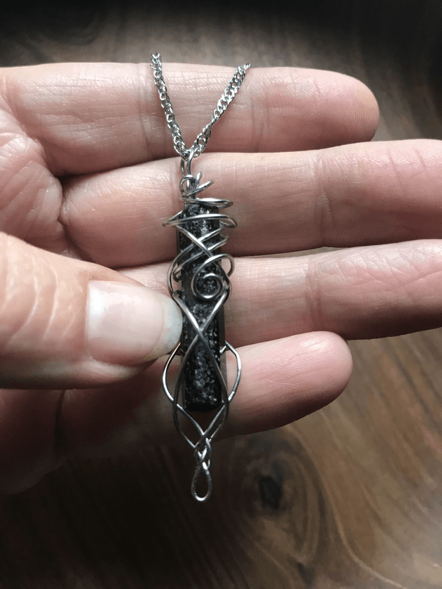 Pendentif TOURMALINE - BIJOU ARTISANAL Gamme "DANA" - [fils et chaîne inox]